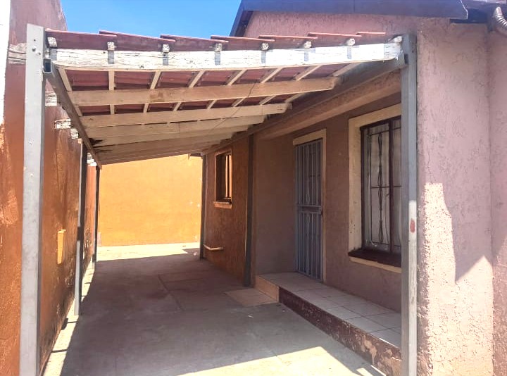 3 Bedroom Property for Sale in Clayville Gauteng