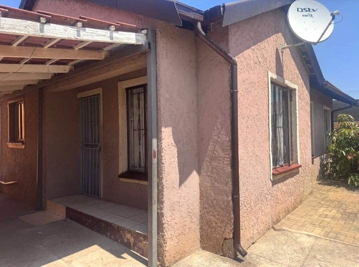 3 Bedroom Property for Sale in Clayville Gauteng