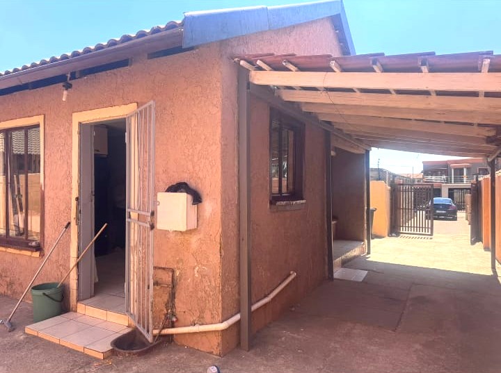 3 Bedroom Property for Sale in Clayville Gauteng