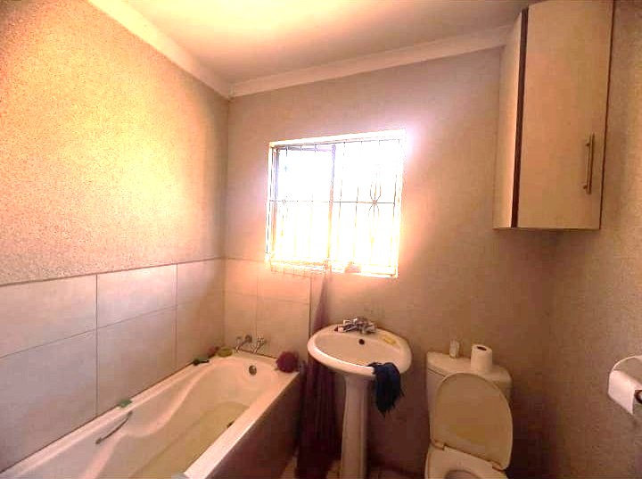 3 Bedroom Property for Sale in Clayville Gauteng