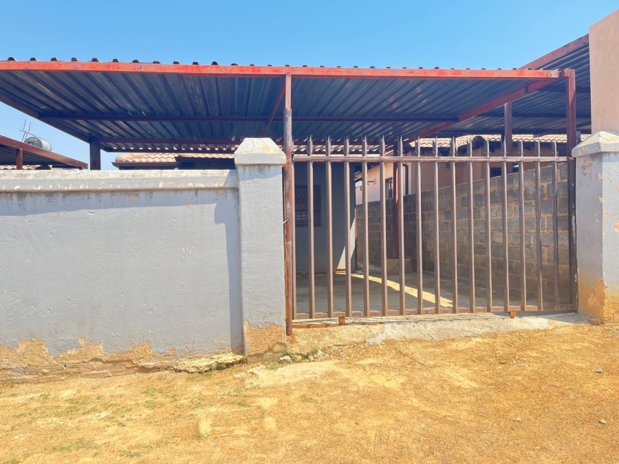 2 Bedroom Property for Sale in Clayville Gauteng