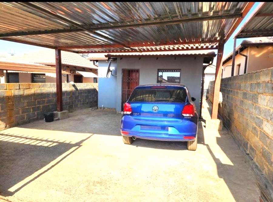 2 Bedroom Property for Sale in Clayville Gauteng