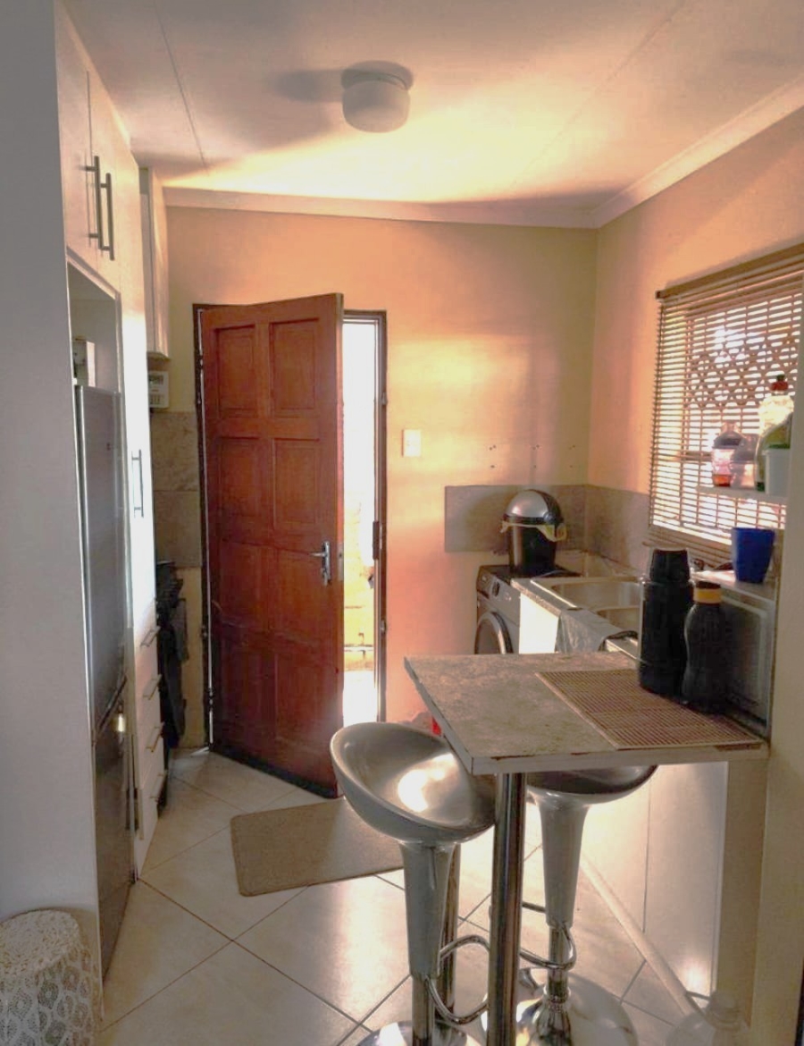 2 Bedroom Property for Sale in Clayville Gauteng