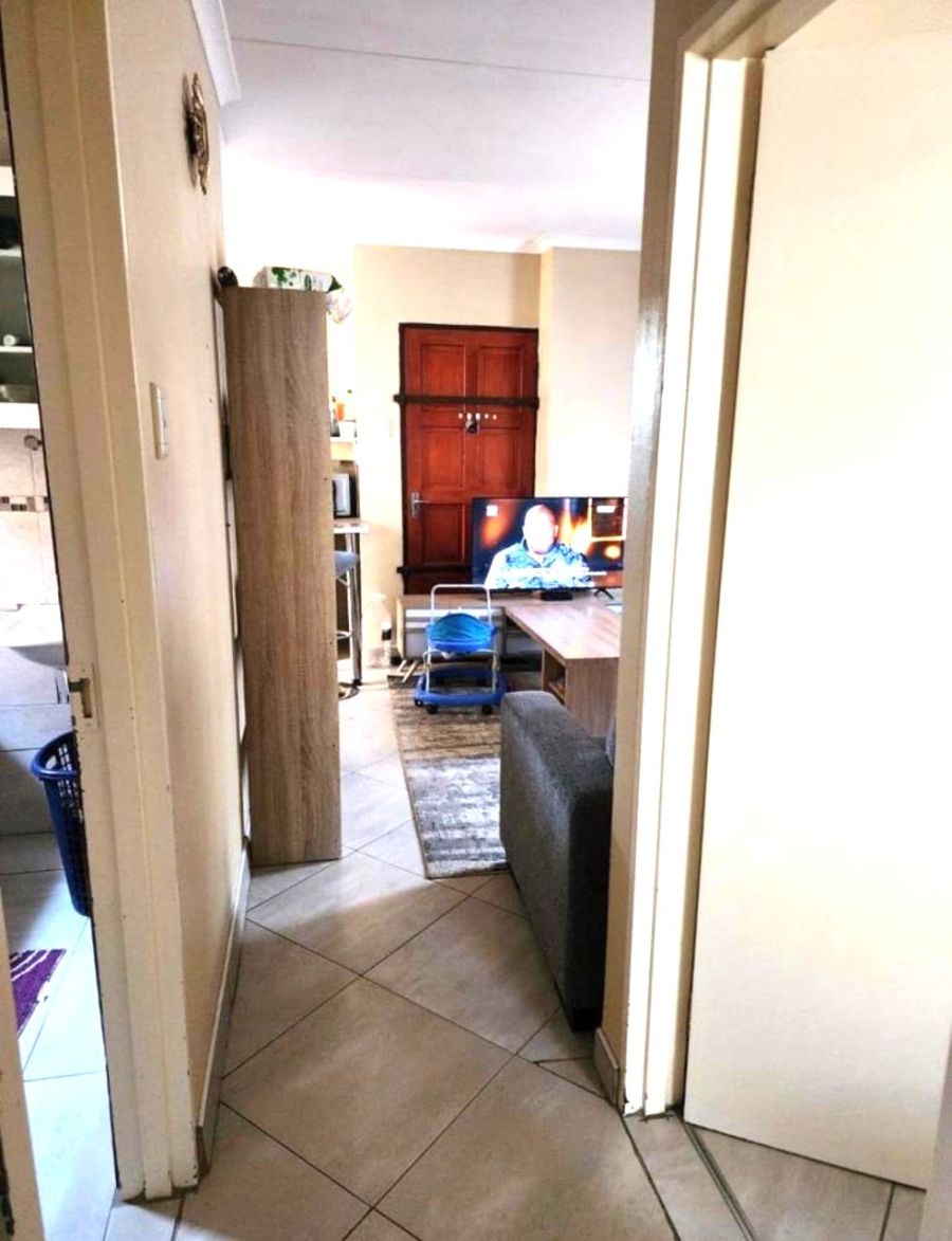 2 Bedroom Property for Sale in Clayville Gauteng