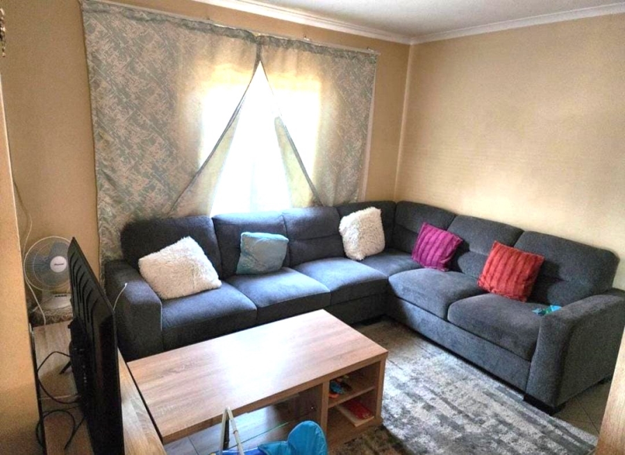 2 Bedroom Property for Sale in Clayville Gauteng