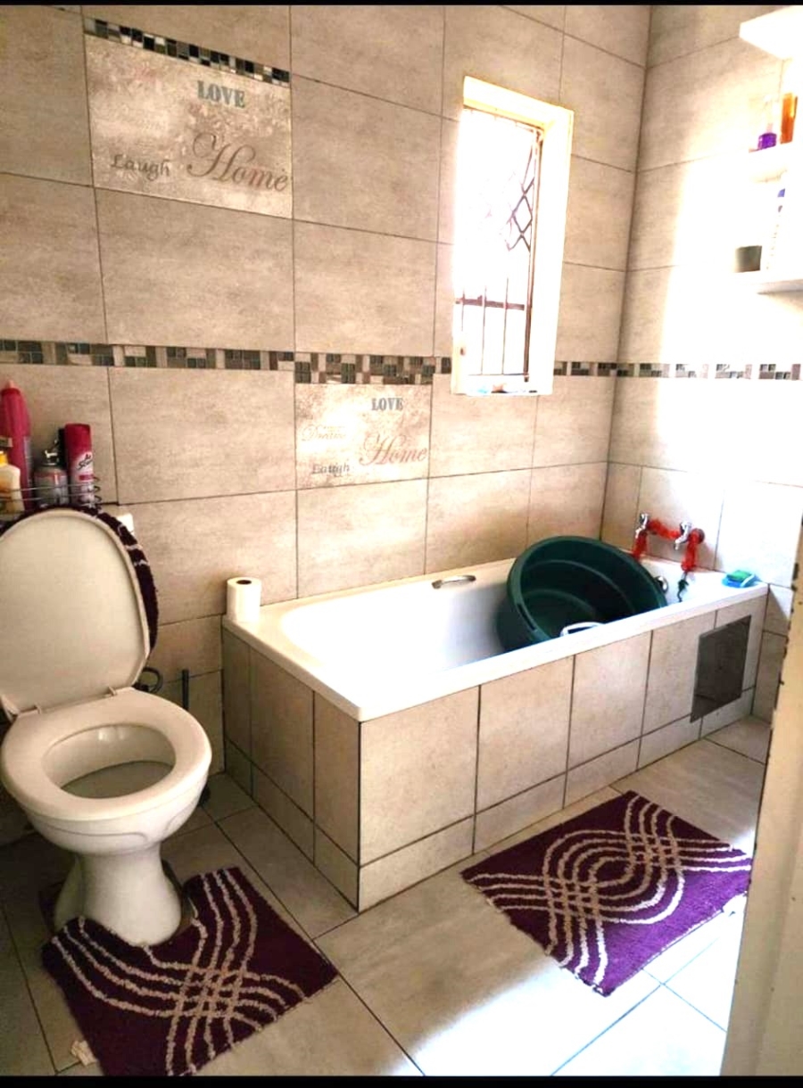 2 Bedroom Property for Sale in Clayville Gauteng