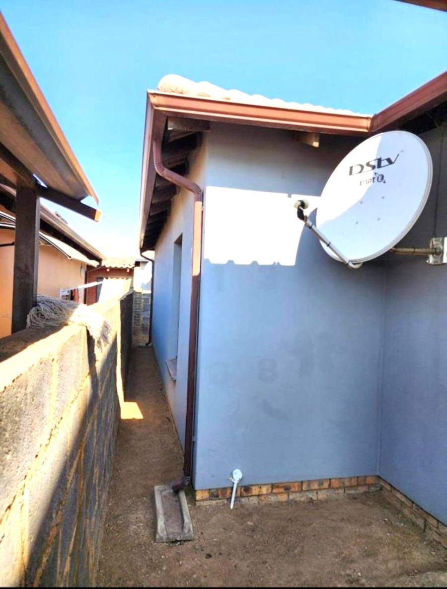 2 Bedroom Property for Sale in Clayville Gauteng