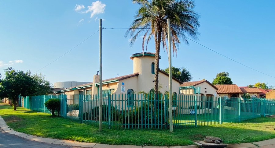 4 Bedroom Property for Sale in Palm Ridge Gauteng
