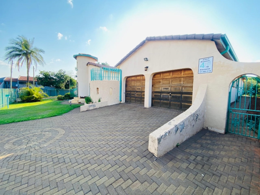 4 Bedroom Property for Sale in Palm Ridge Gauteng