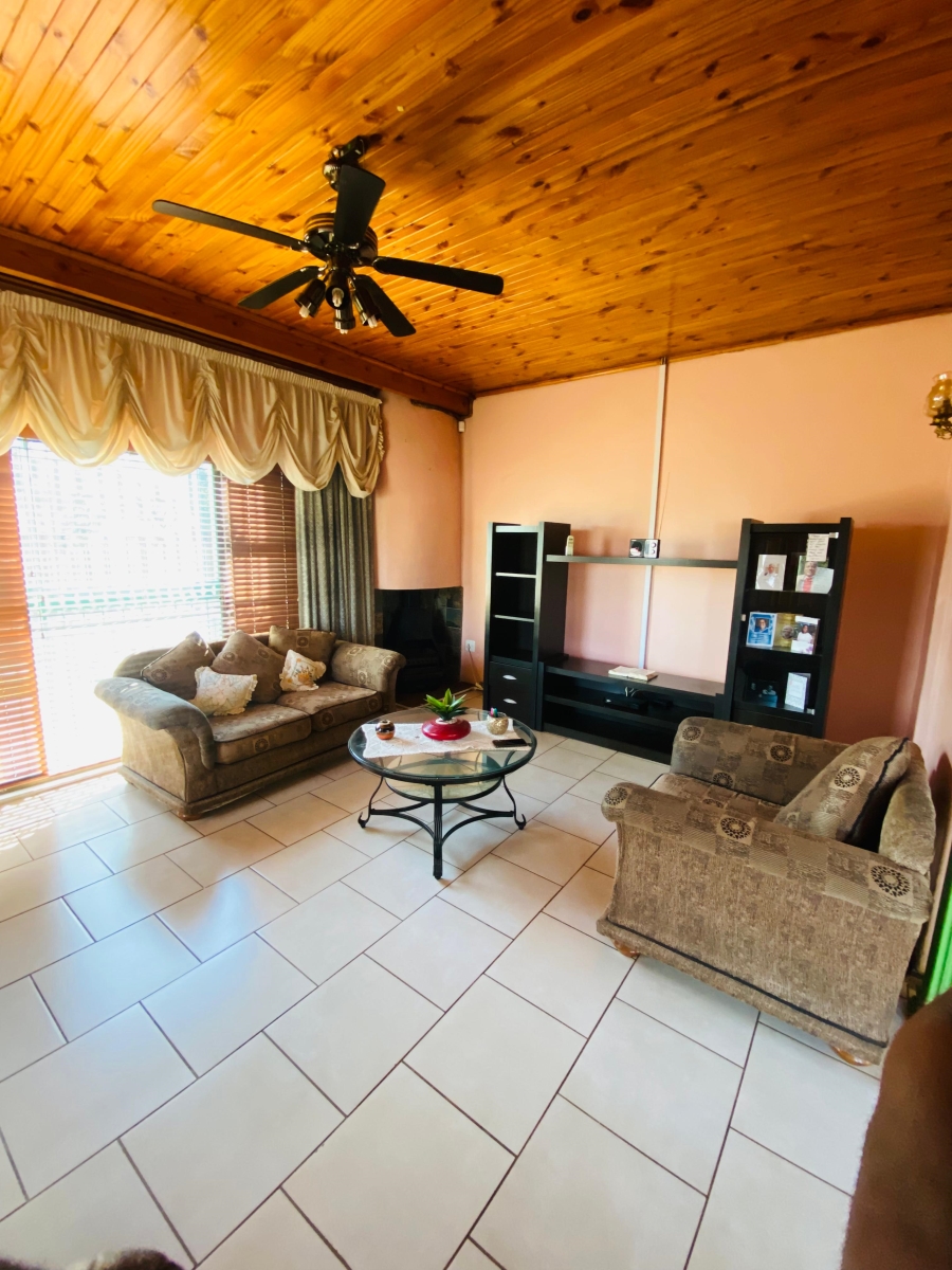 4 Bedroom Property for Sale in Palm Ridge Gauteng