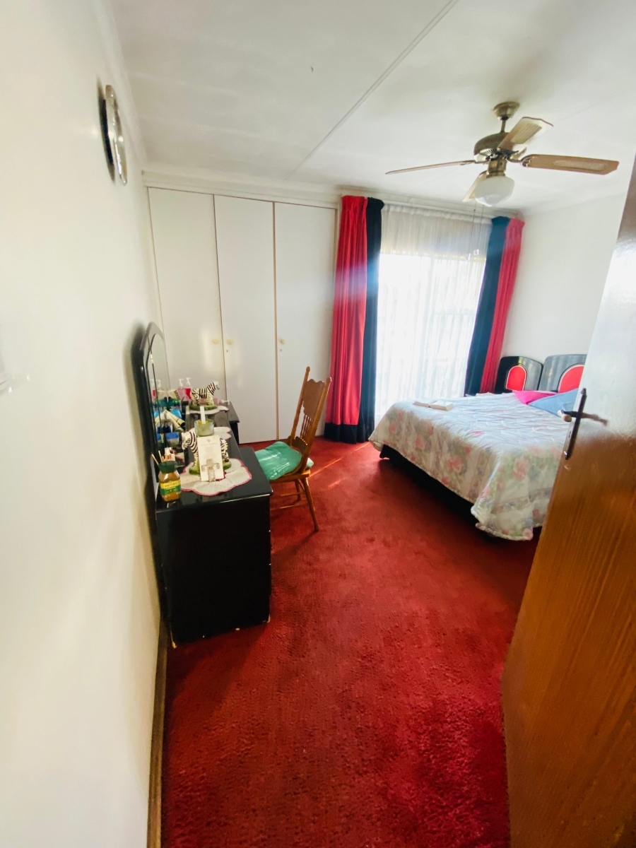 4 Bedroom Property for Sale in Palm Ridge Gauteng