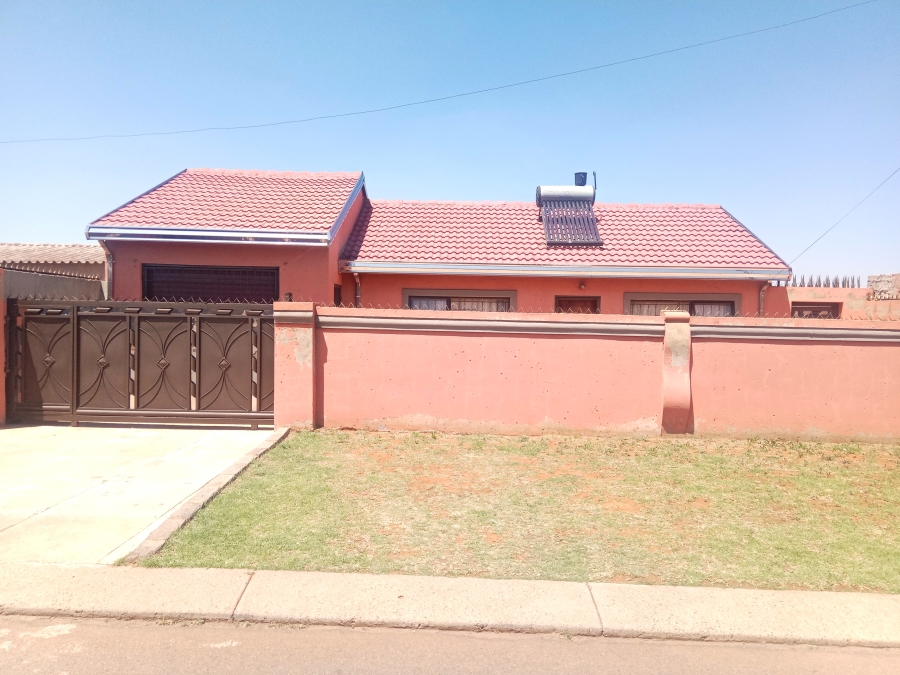 4 Bedroom Property for Sale in Vosloorus Ext 25 Gauteng
