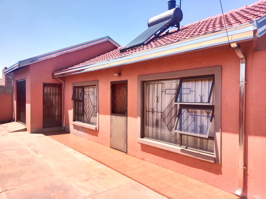 4 Bedroom Property for Sale in Vosloorus Ext 25 Gauteng
