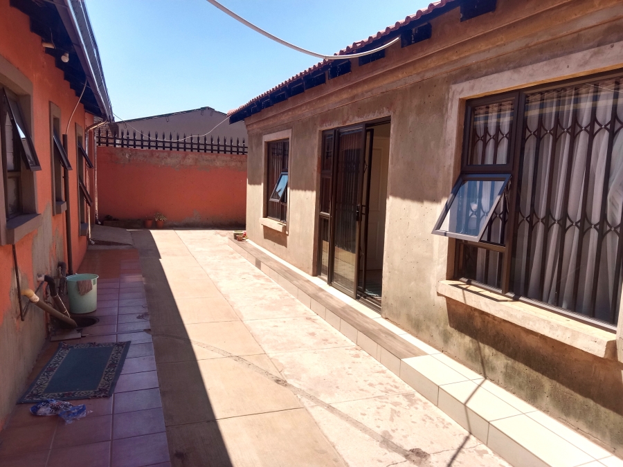 4 Bedroom Property for Sale in Vosloorus Ext 25 Gauteng