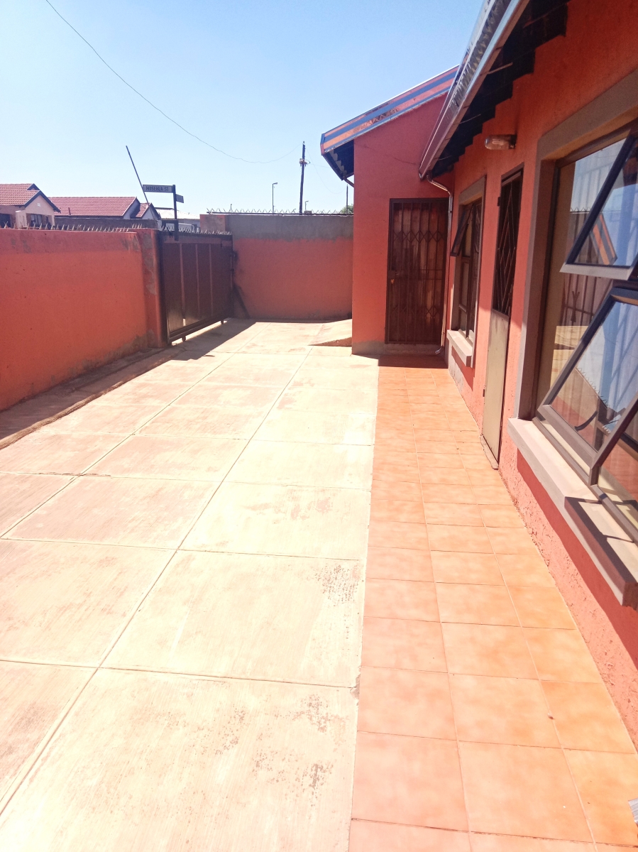 4 Bedroom Property for Sale in Vosloorus Ext 25 Gauteng