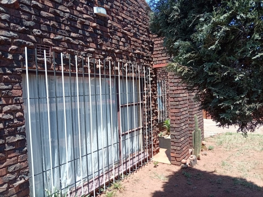 4 Bedroom Property for Sale in Mngadi Gauteng