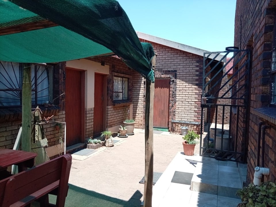 4 Bedroom Property for Sale in Mngadi Gauteng