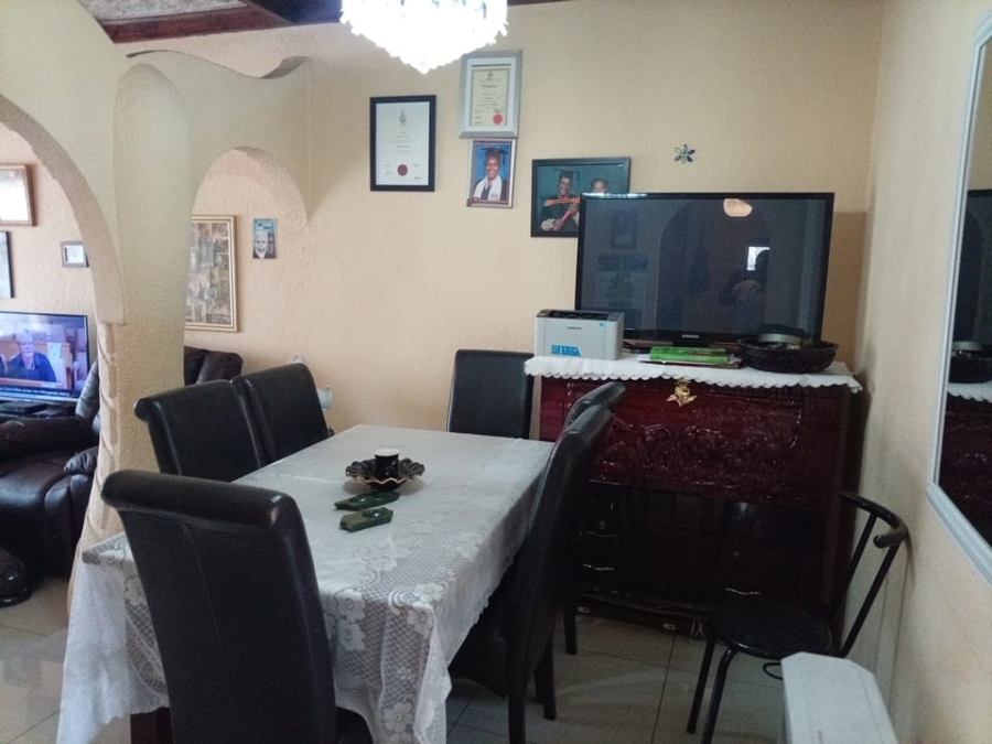 4 Bedroom Property for Sale in Mngadi Gauteng