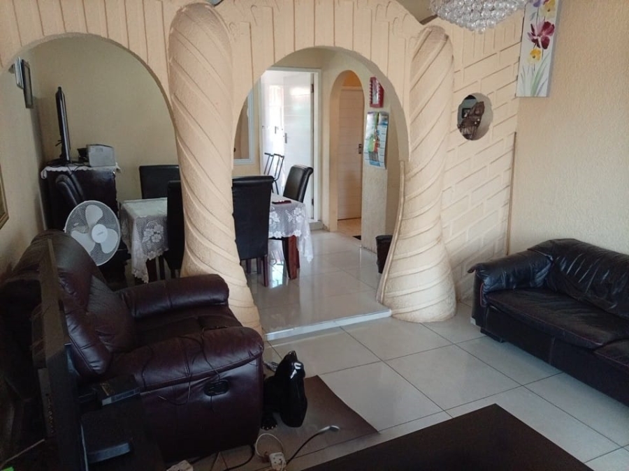 4 Bedroom Property for Sale in Mngadi Gauteng