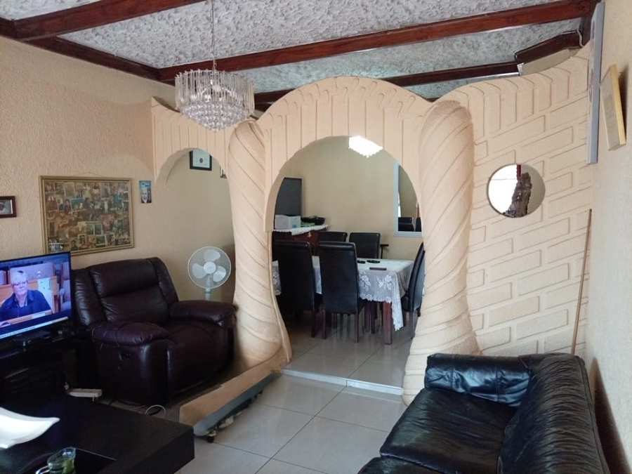 4 Bedroom Property for Sale in Mngadi Gauteng
