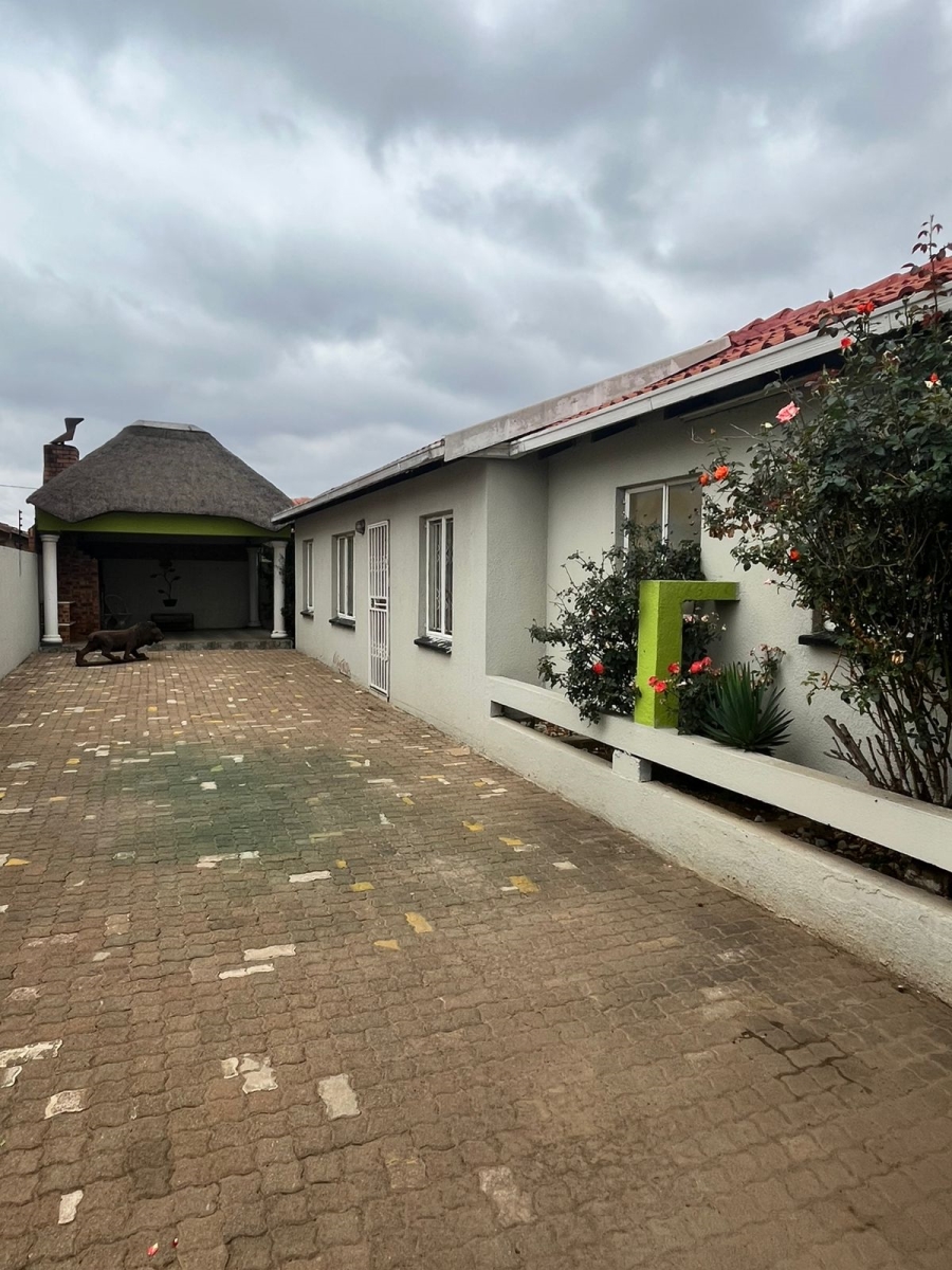 3 Bedroom Property for Sale in Windmill Park Gauteng
