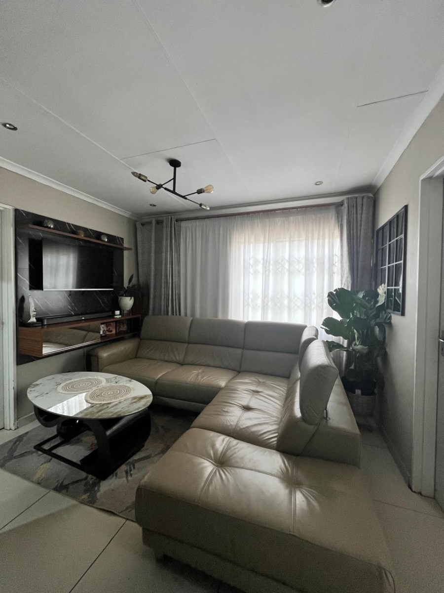 3 Bedroom Property for Sale in Windmill Park Gauteng