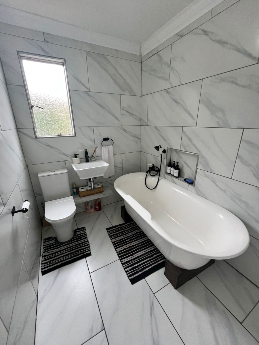 3 Bedroom Property for Sale in Windmill Park Gauteng