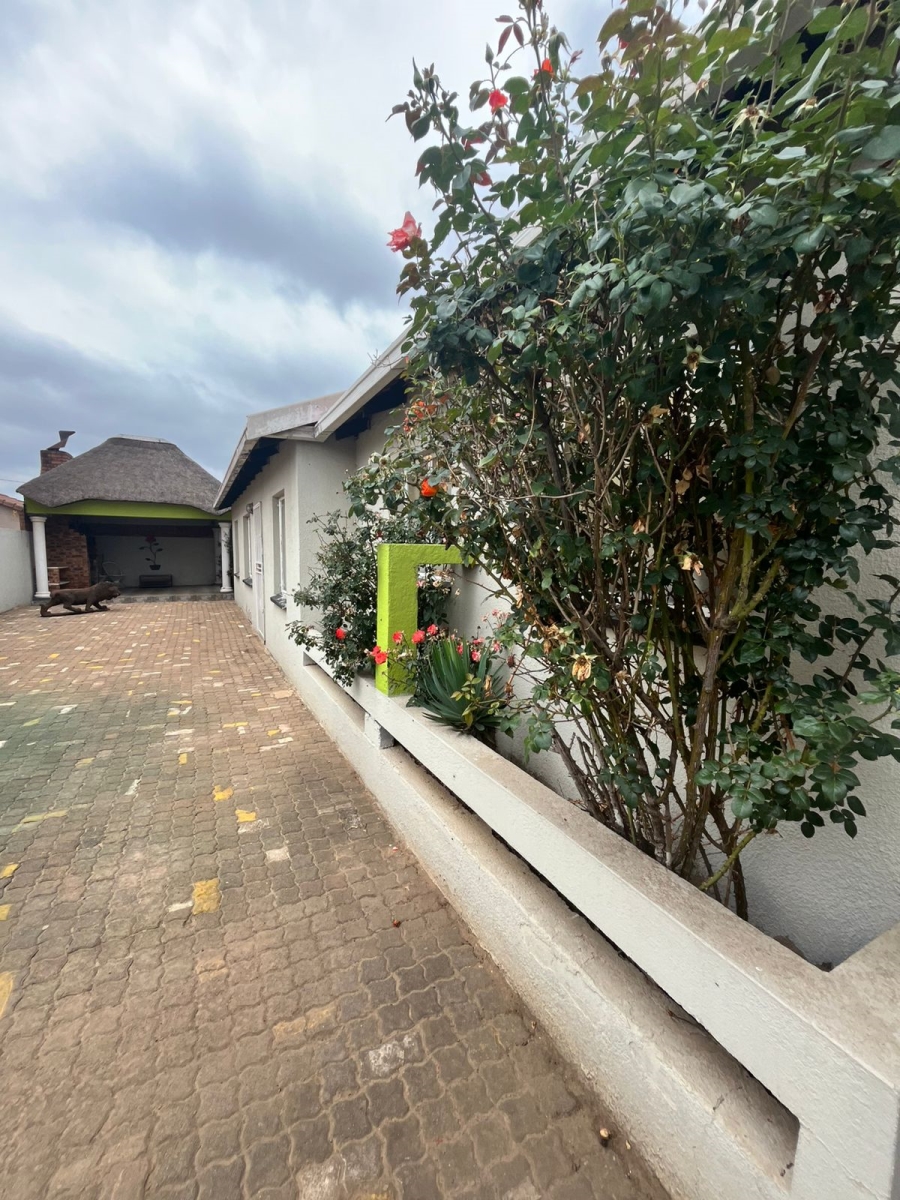3 Bedroom Property for Sale in Windmill Park Gauteng