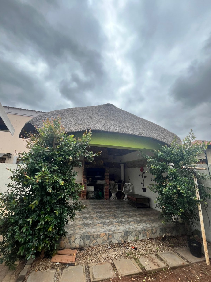 3 Bedroom Property for Sale in Windmill Park Gauteng