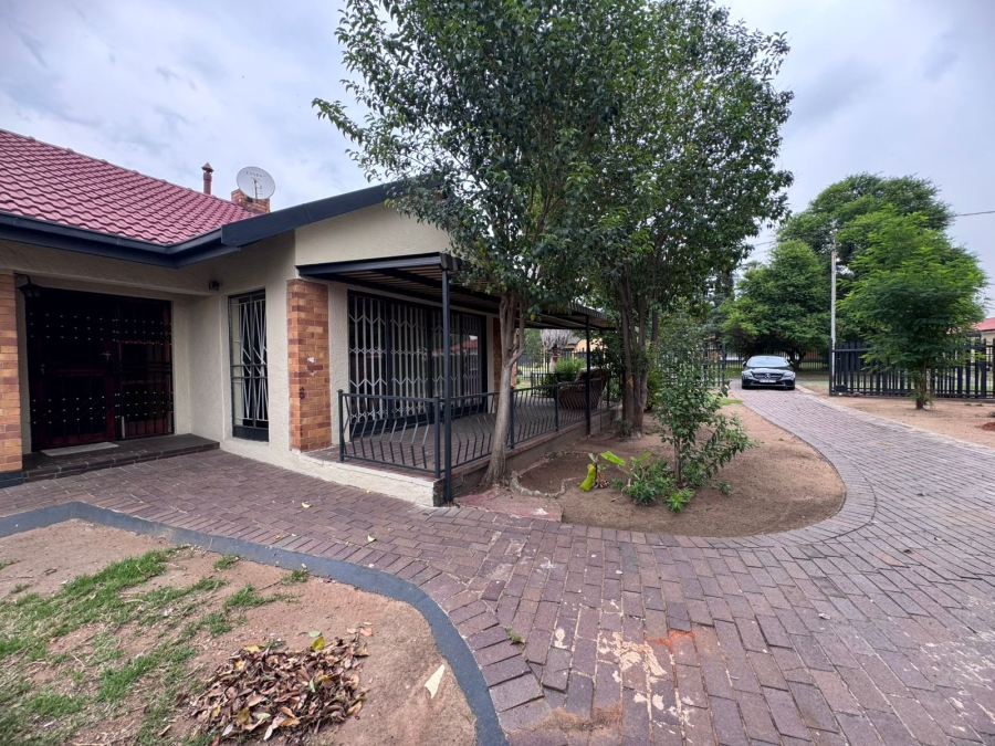 3 Bedroom Property for Sale in Selcourt Gauteng