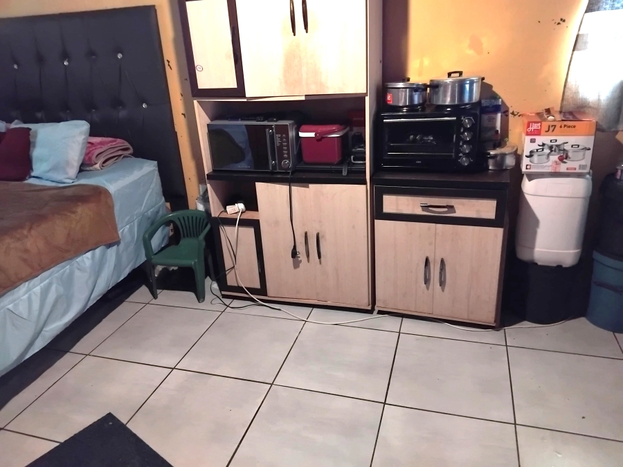 6 Bedroom Property for Sale in Entshonalanga Gauteng