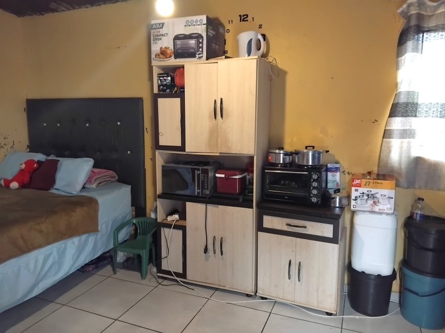 6 Bedroom Property for Sale in Entshonalanga Gauteng