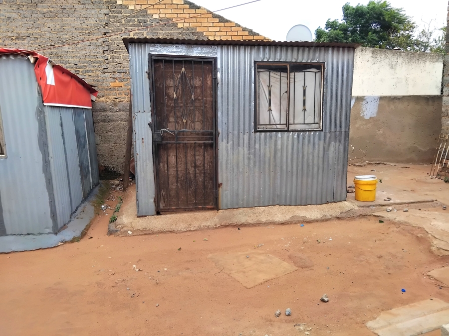 6 Bedroom Property for Sale in Entshonalanga Gauteng