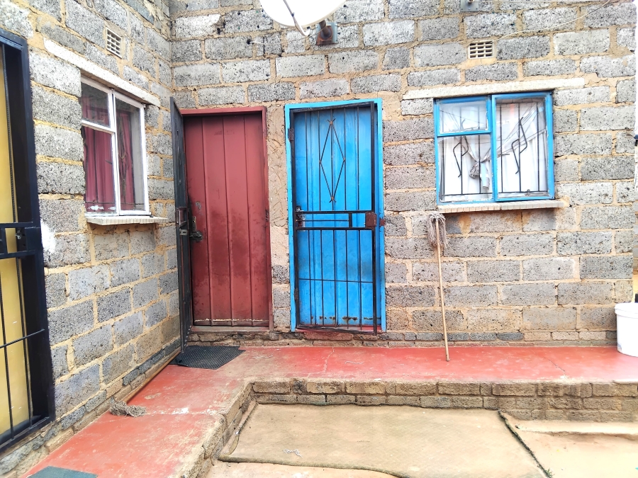 6 Bedroom Property for Sale in Entshonalanga Gauteng