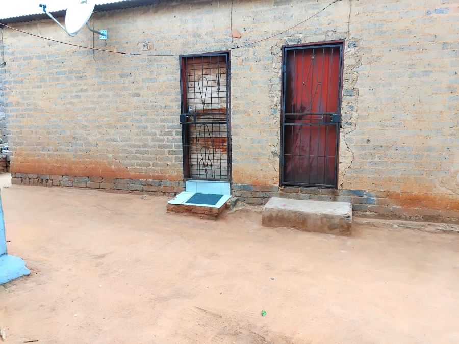 6 Bedroom Property for Sale in Entshonalanga Gauteng