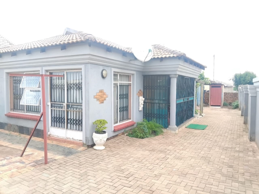 2 Bedroom Property for Sale in Etwatwa Gauteng