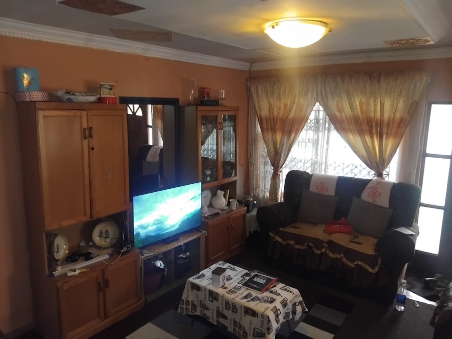 2 Bedroom Property for Sale in Etwatwa Gauteng