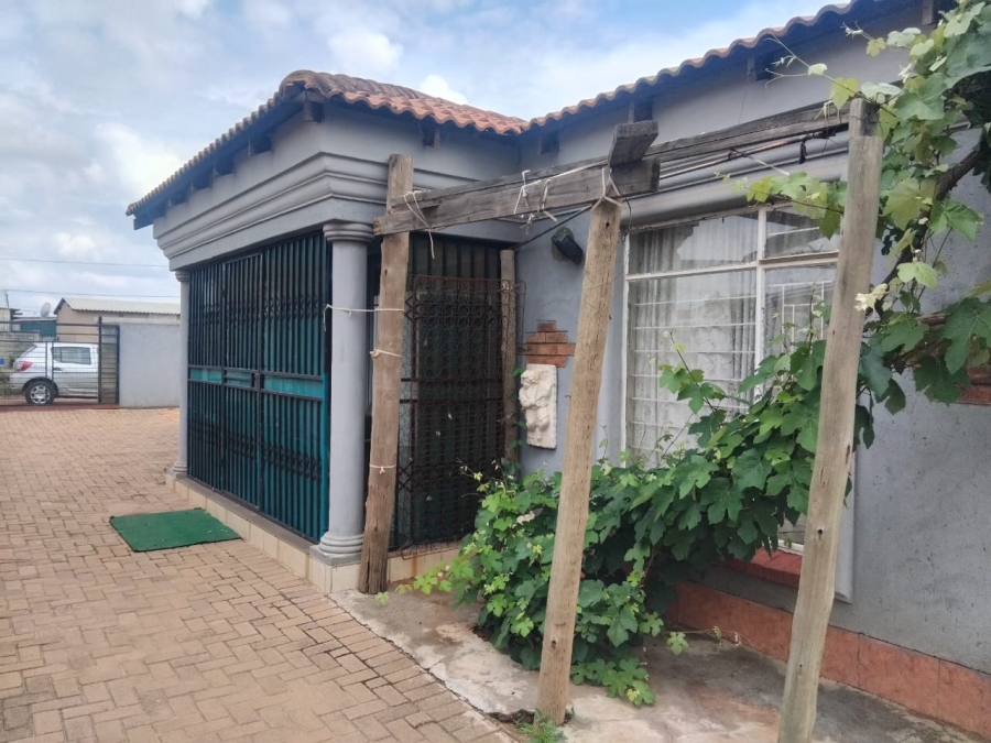 2 Bedroom Property for Sale in Etwatwa Gauteng