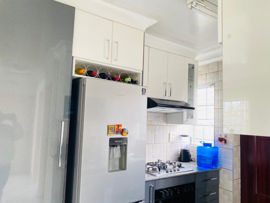 3 Bedroom Property for Sale in Clayville Gauteng