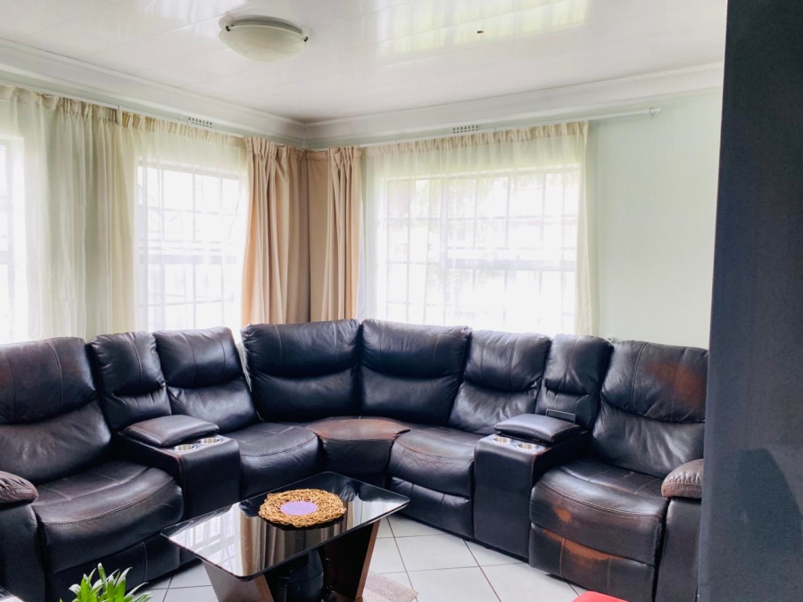 3 Bedroom Property for Sale in Clayville Gauteng