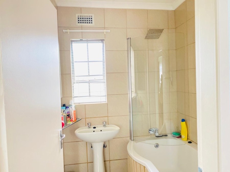 3 Bedroom Property for Sale in Clayville Gauteng