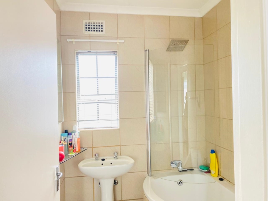 3 Bedroom Property for Sale in Clayville Gauteng