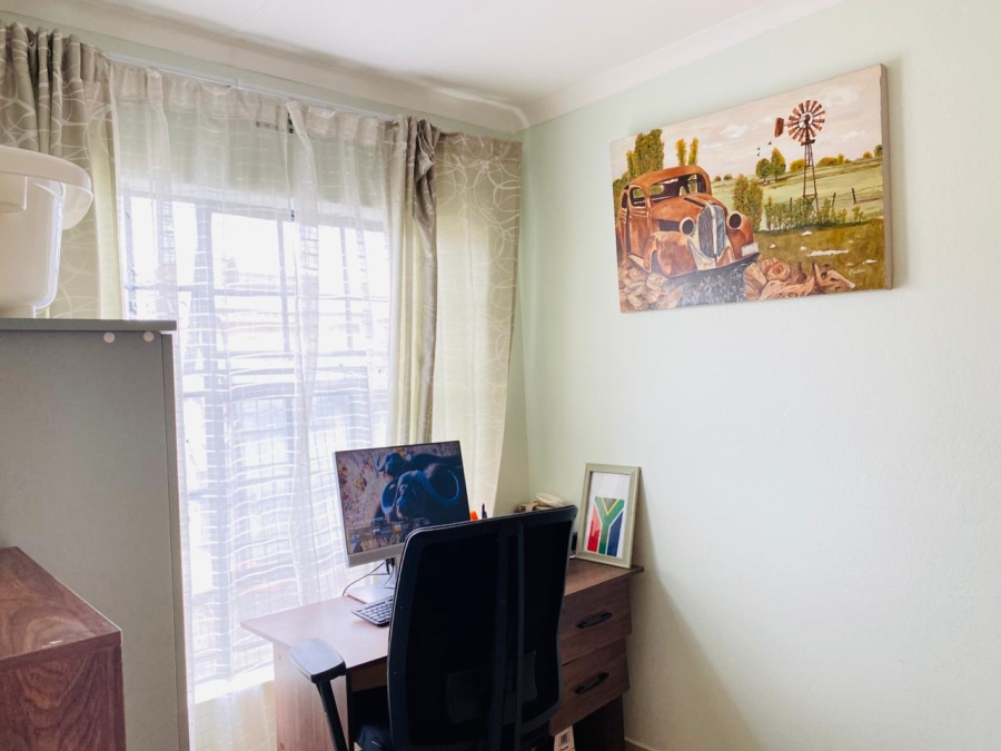 3 Bedroom Property for Sale in Clayville Gauteng