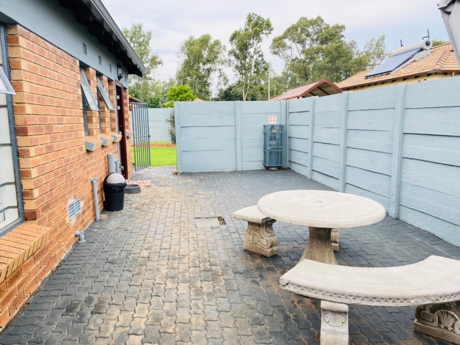 3 Bedroom Property for Sale in Clayville Gauteng