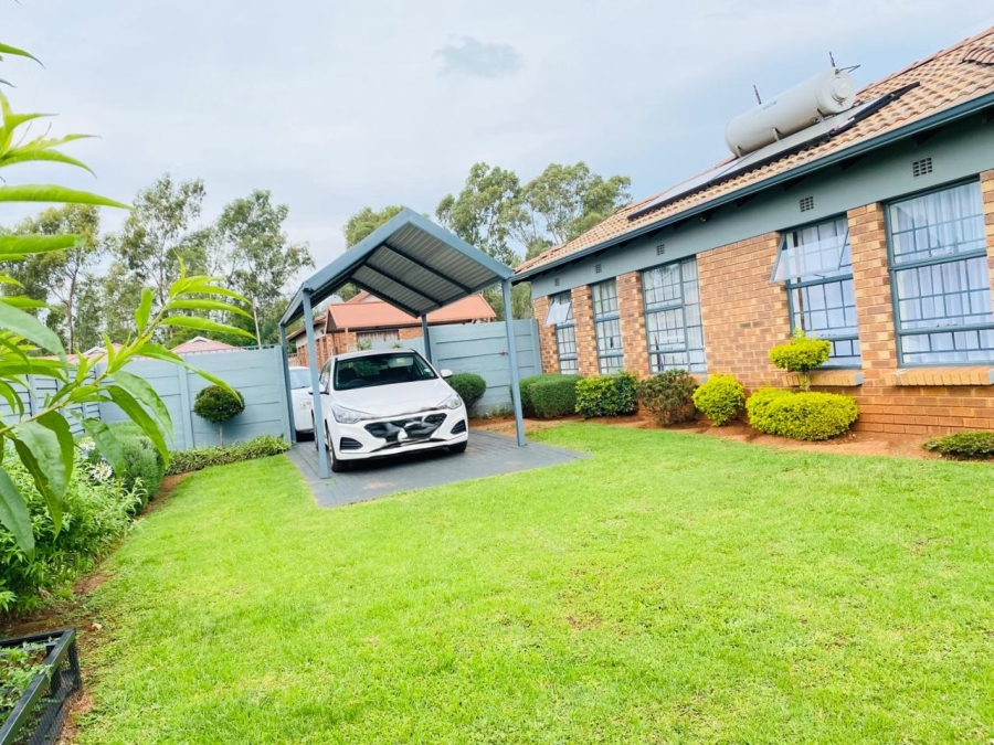 3 Bedroom Property for Sale in Clayville Gauteng