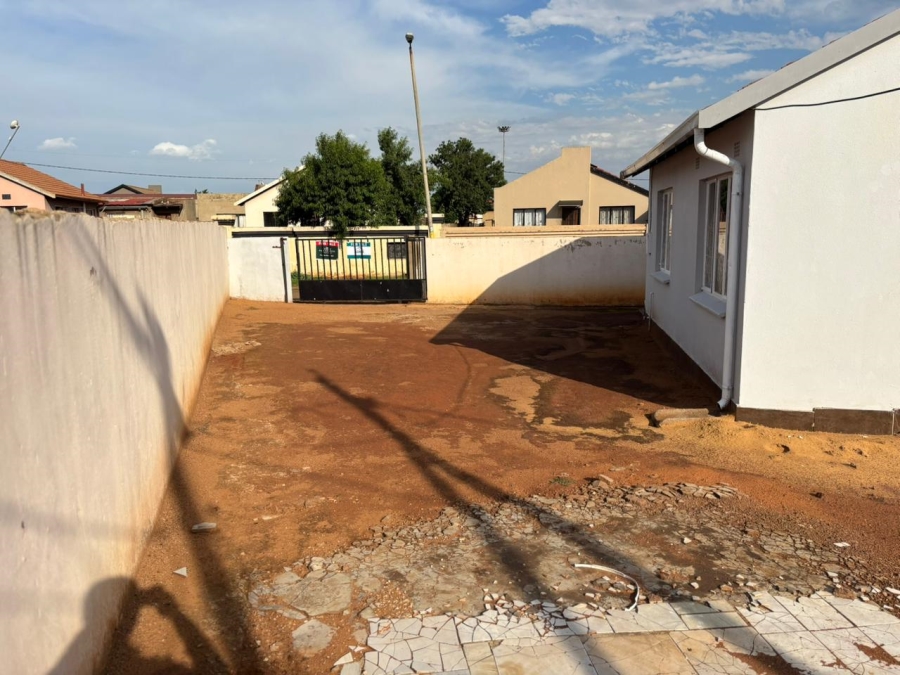 2 Bedroom Property for Sale in Moleleki Gauteng