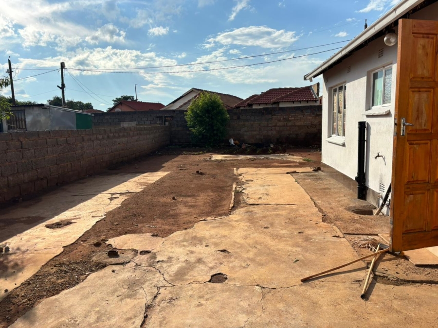 2 Bedroom Property for Sale in Moleleki Gauteng