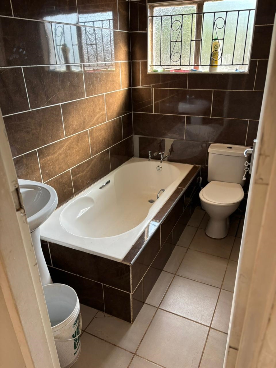 2 Bedroom Property for Sale in Moleleki Gauteng