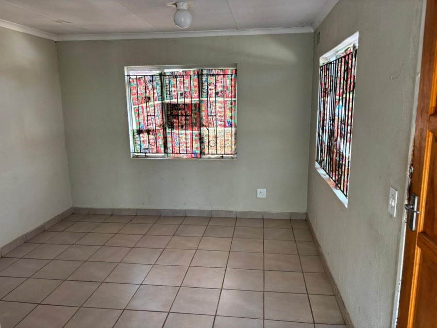 2 Bedroom Property for Sale in Moleleki Gauteng