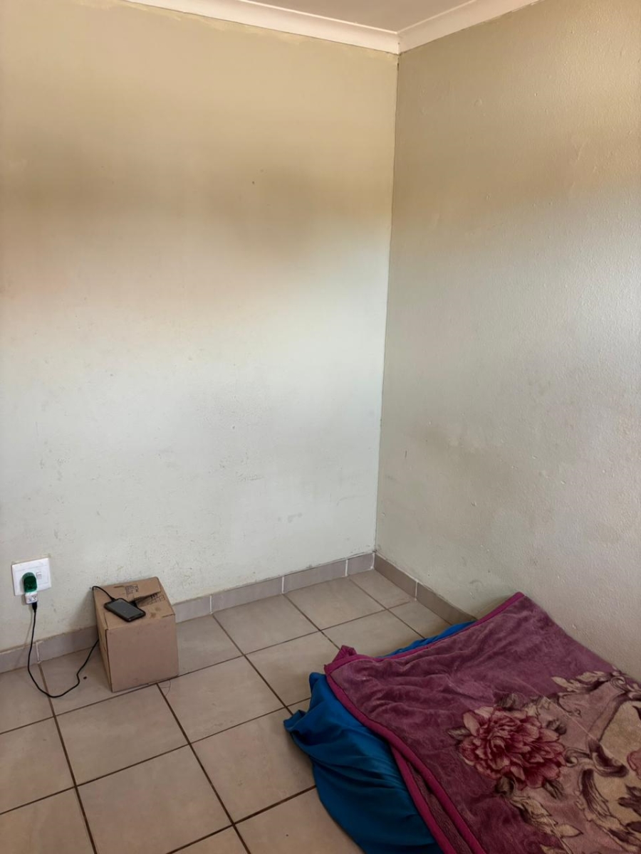 2 Bedroom Property for Sale in Moleleki Gauteng